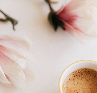 コーヒーとお花のカフェのイメージ画像